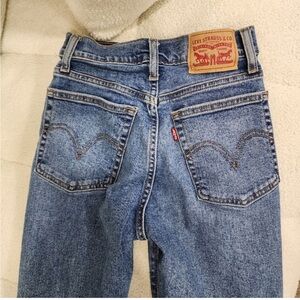 Levi's Wedgie Straight Jeans
